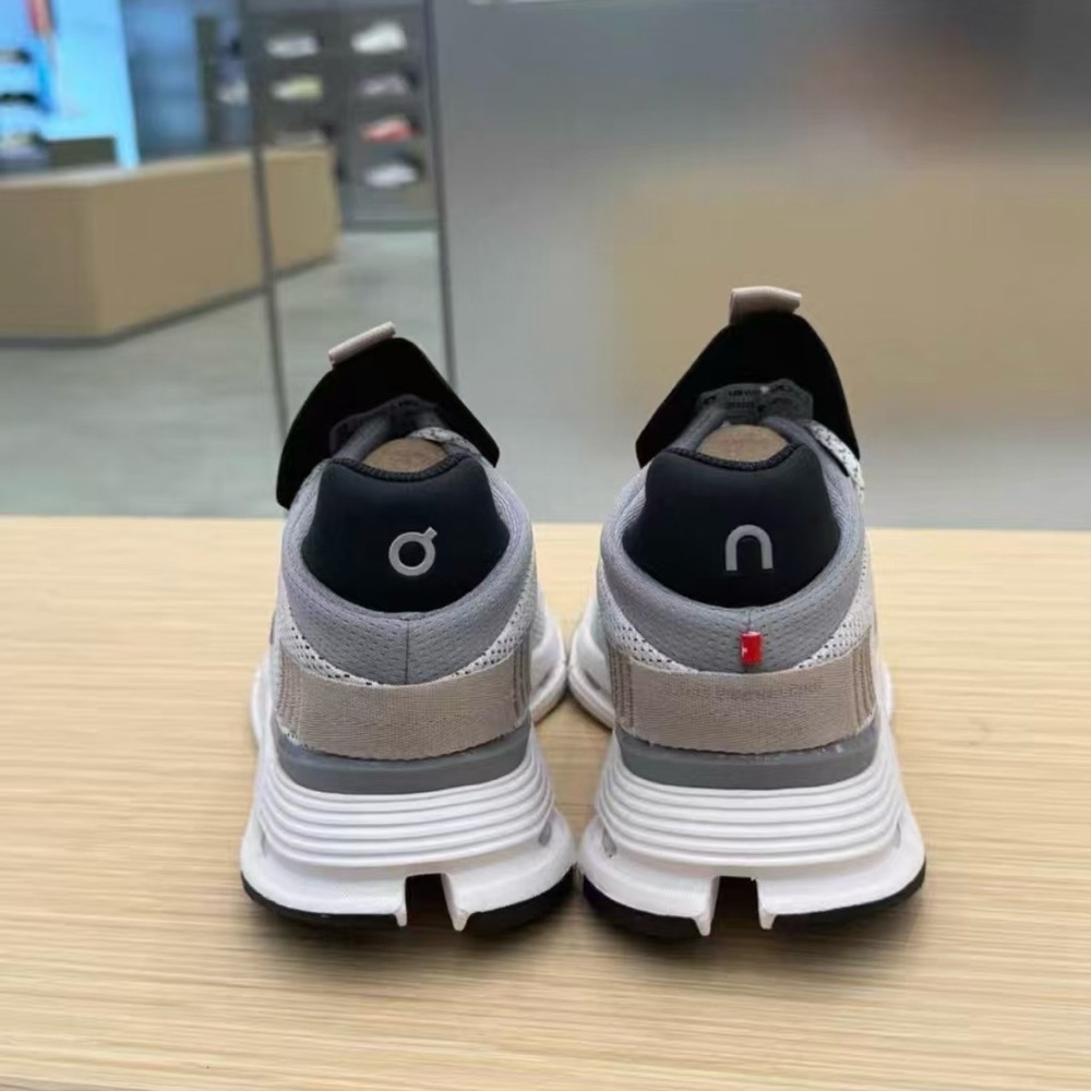 On the Cloudnova all-weather lightweight sports shoes - Picture 2 of 5